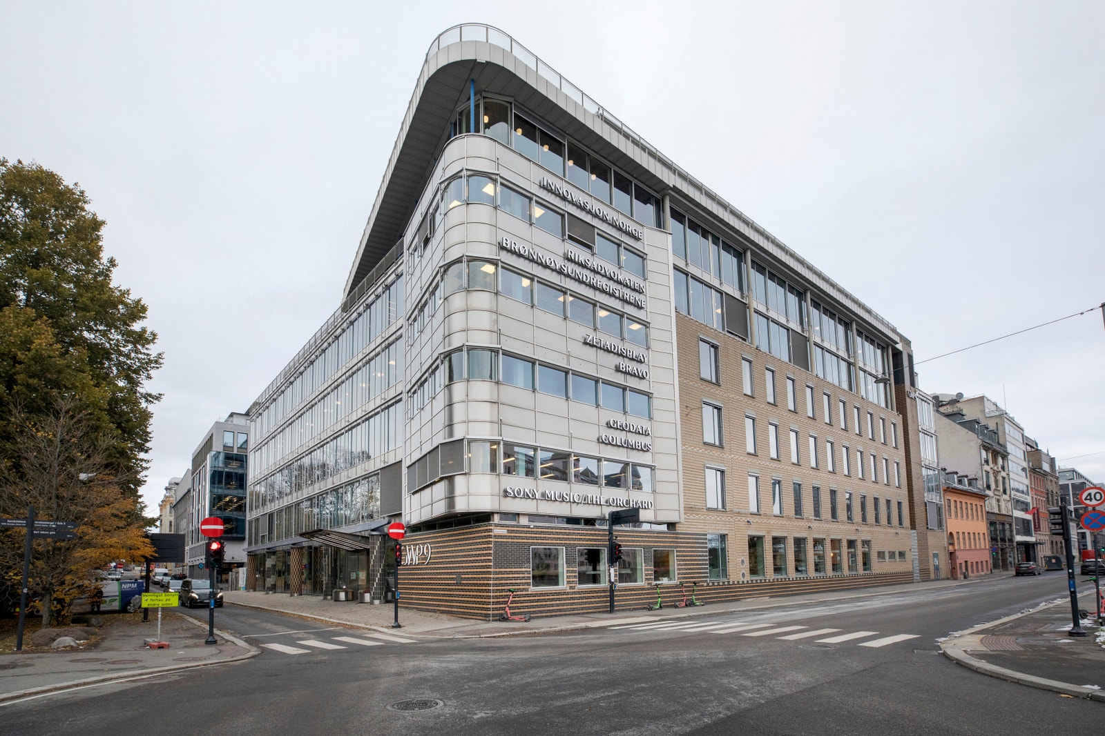 Fasade. Bygget er nyrenovert med moderne kvaliteter over hele linjen Galleribilde