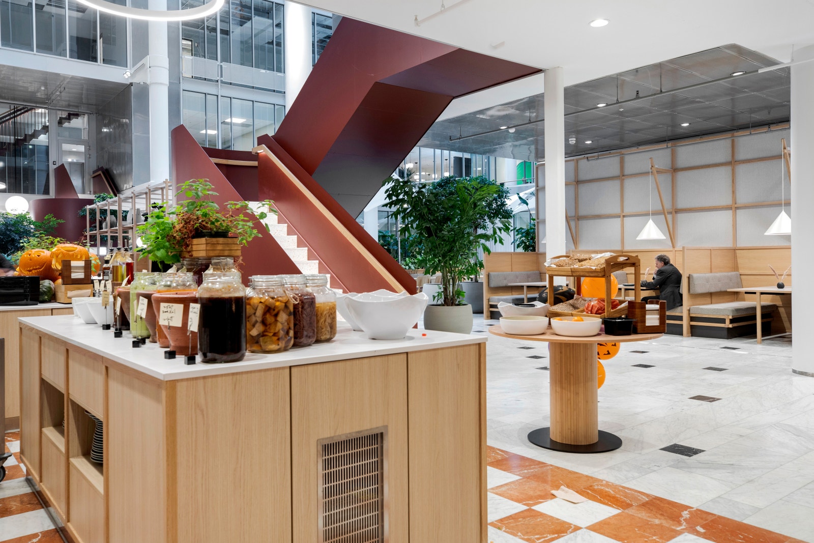 Leietakere kan ta del i kantineordningen i bygget Galleribilde