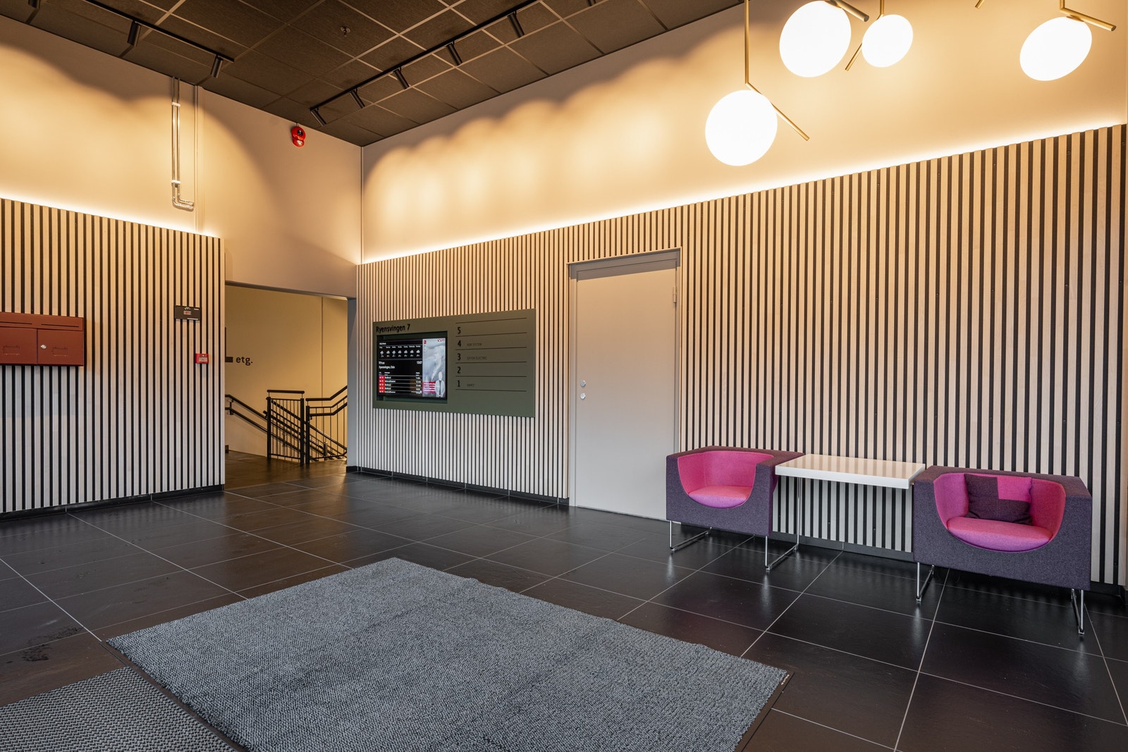 Oppgradert inngangsparti i Ryensvingen 7 Galleribilde