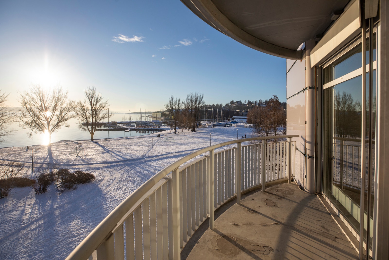 Vinterdagene er også fine her med fin utsikt mot naturen og sjøen Galleribilde
