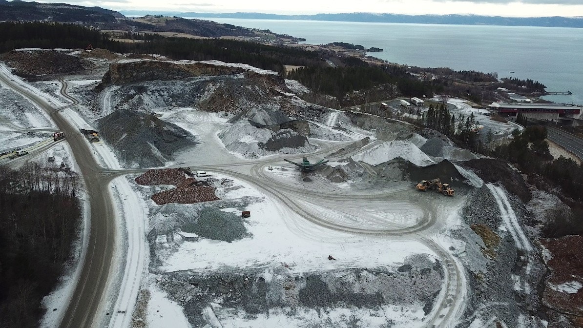 Tomten øst for tomt 15-2 planeres ca. 4 m lavere. Galleribilde