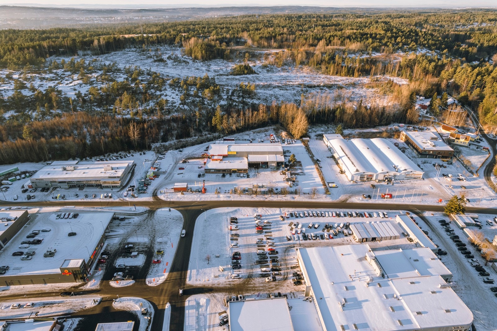 Stabburveien 6 med svært sentral beliggenhet i næringsområdet Galleribilde