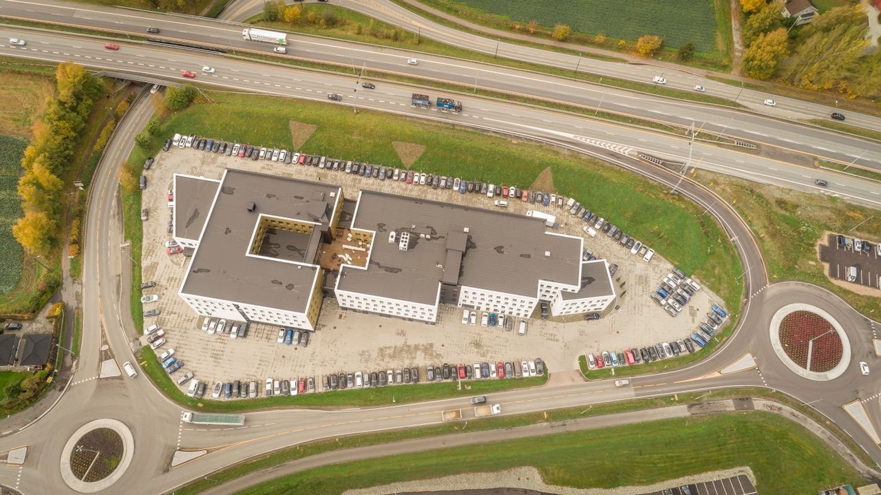 God parkeringsdekning på eiendommen med ca. 210 plasser Galleribilde