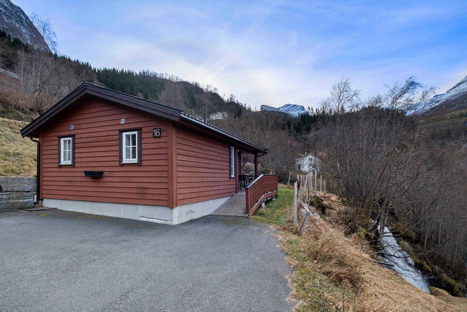 Fasade - hytte med 2 soverom Galleribilde