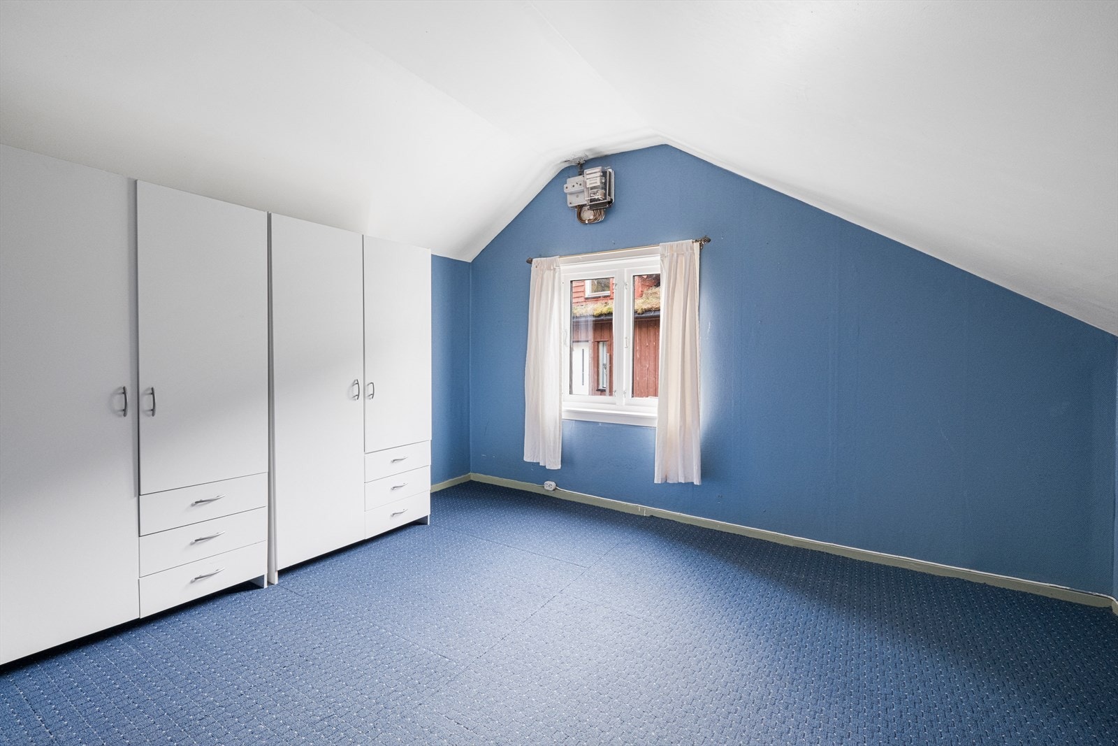 Kårbolig - soverom på loft (mot sør) Galleribilde