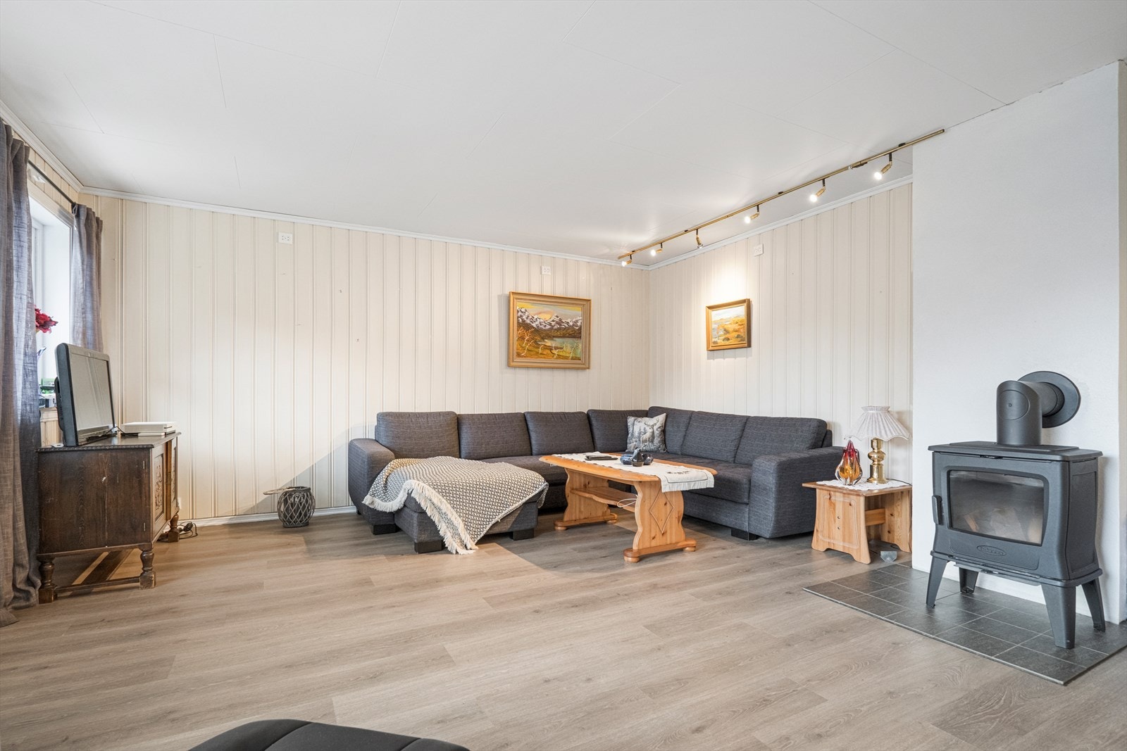 Hovedhus - stue i kjeller Galleribilde
