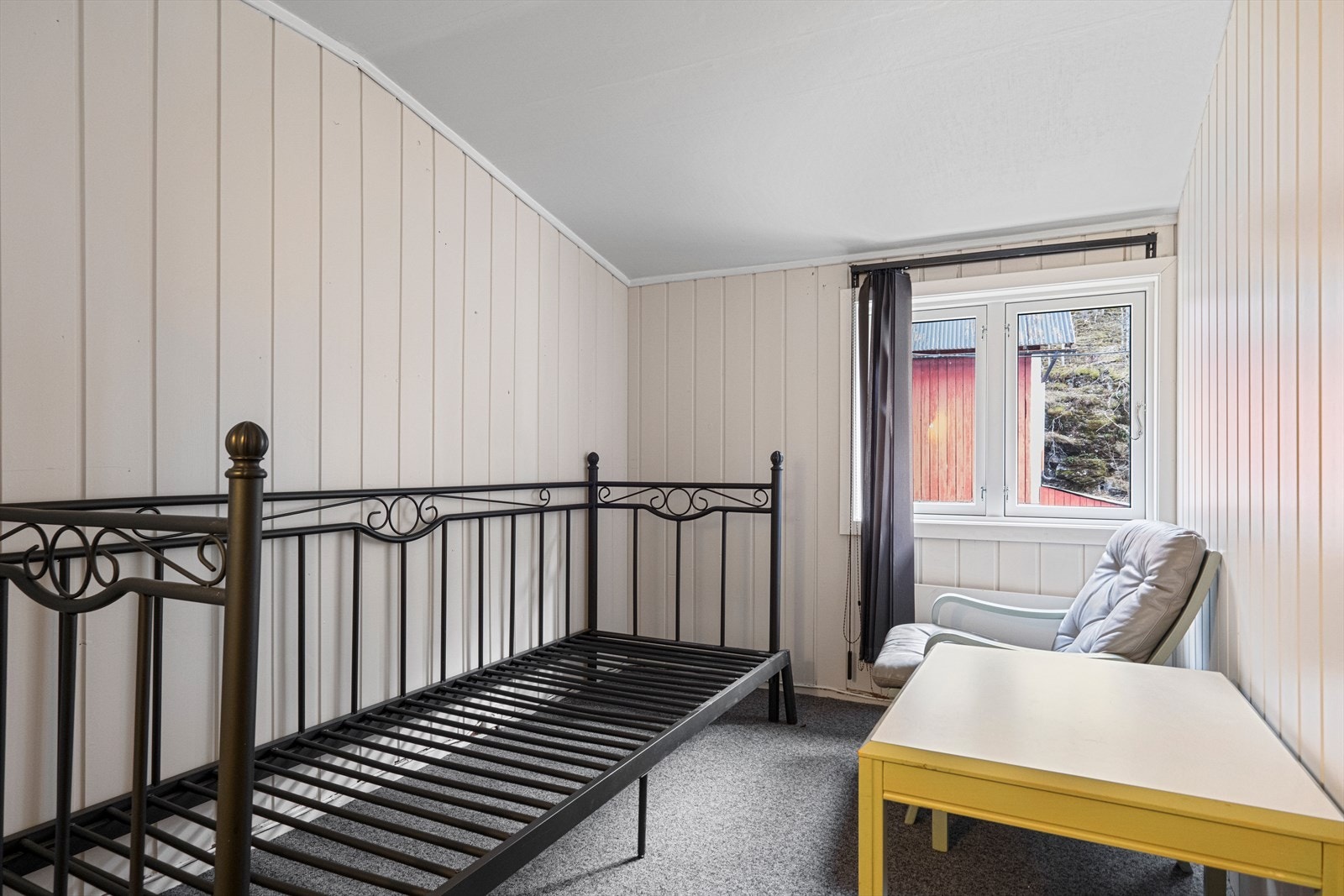 Kårbolig - soverom på loft (mot øst) Galleribilde