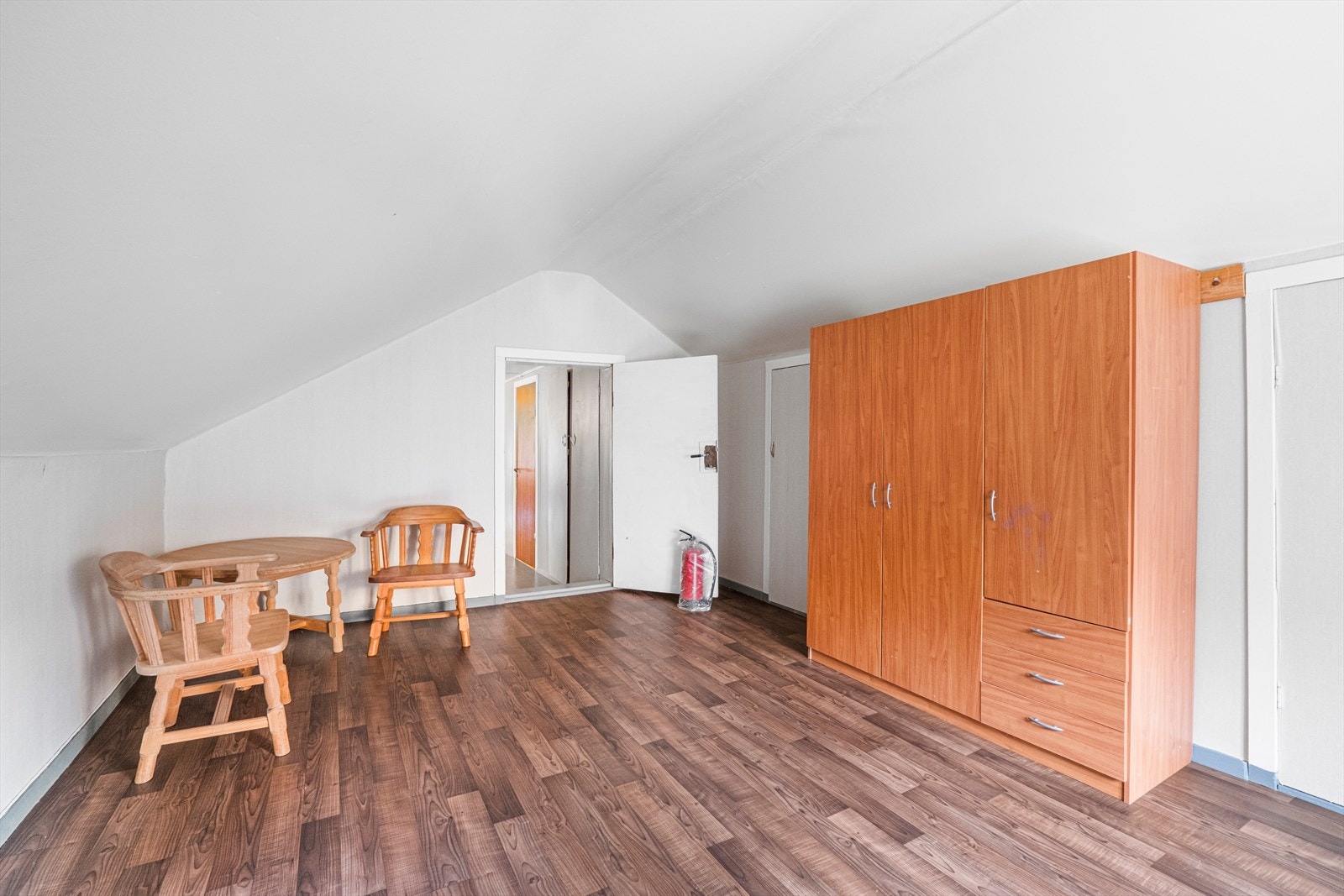 Kårbolig - soverom på loft (mot nord) Galleribilde