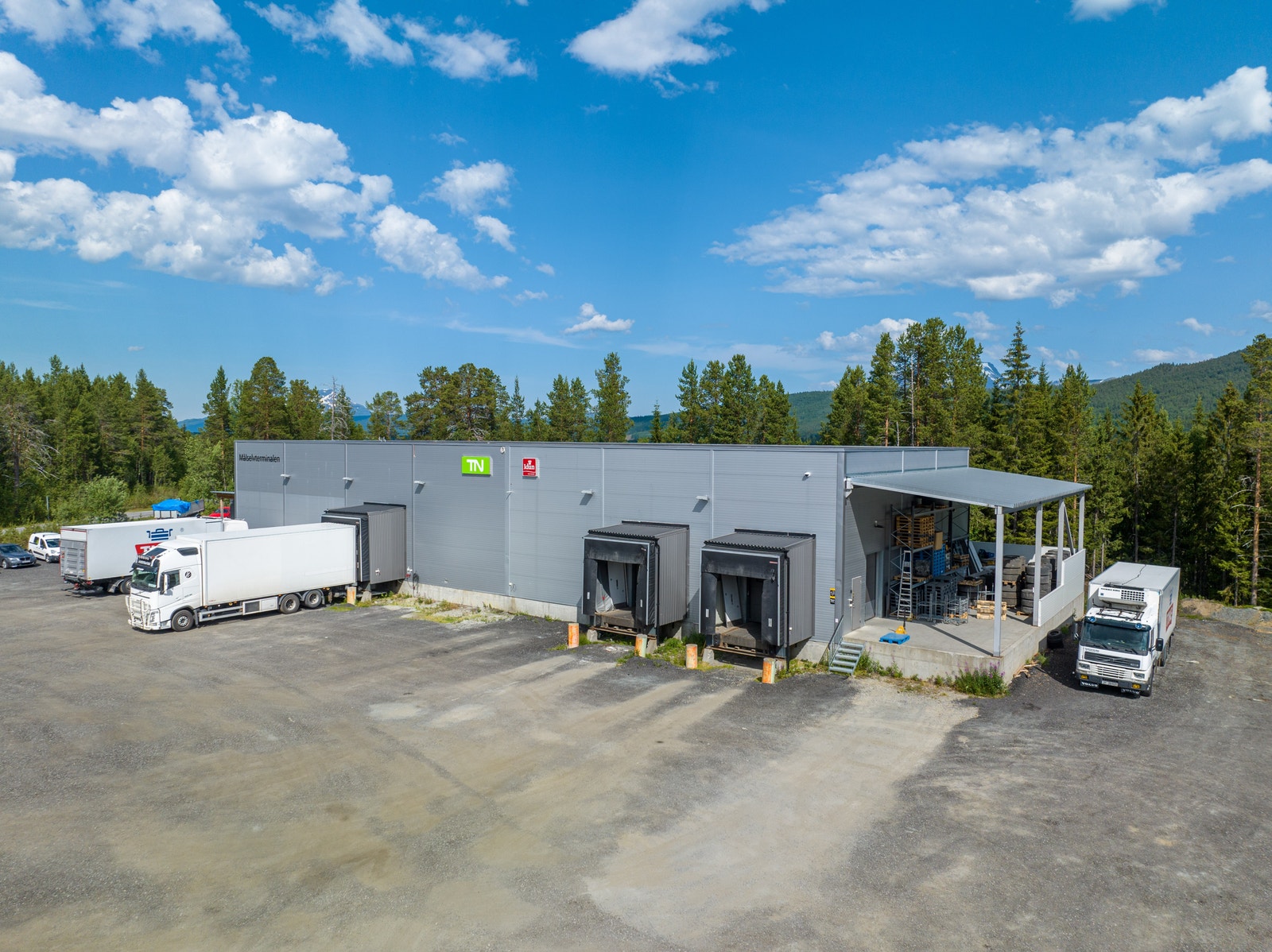 Eiendommen har flere kjøreporter på bygget Galleribilde