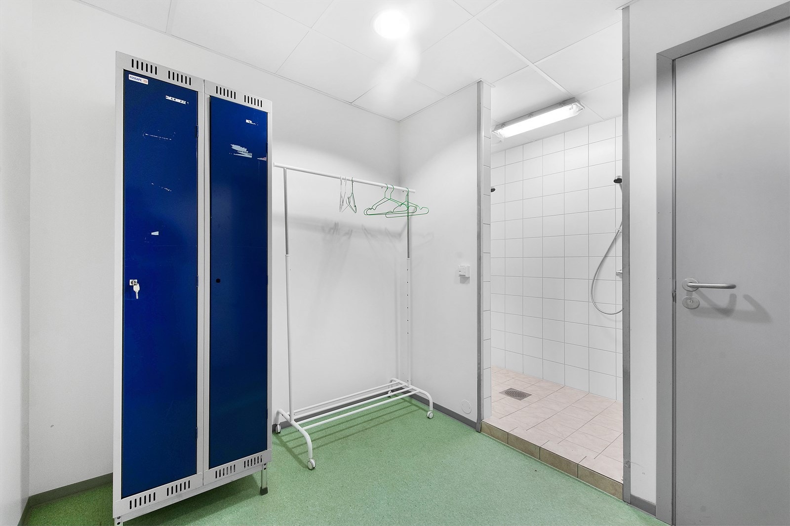 Ledig kontorareal, BTA 88 -312 m². Teamkontor.. Garderober med dusj i fellesareal Galleribilde