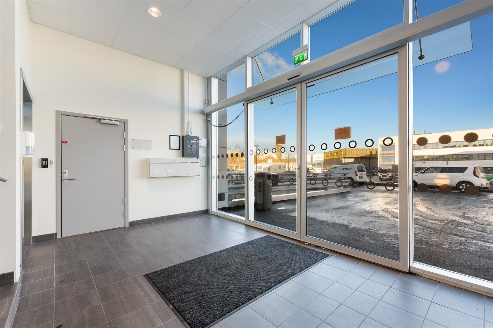 Ledig kontorareal, BTA 88 -312 m². Teamkontor. Inngangsparti Galleribilde