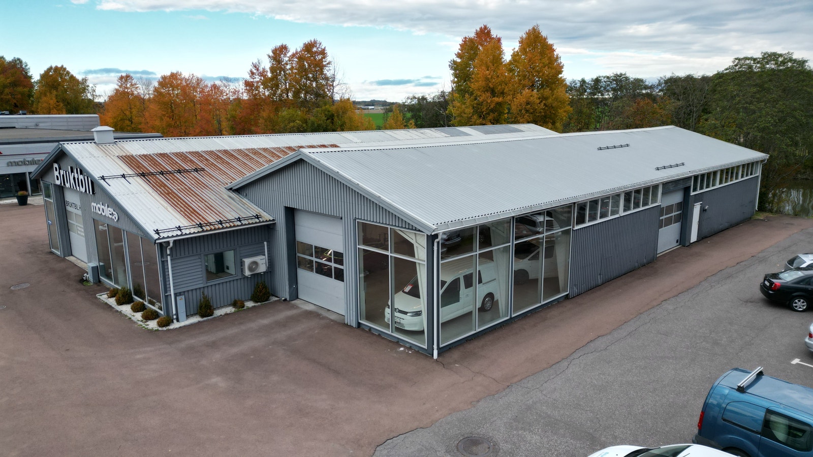 Bygget ligger med god adkomst og eksponering mot en av hovedfartsårene inn til Tønsberg. Galleribilde