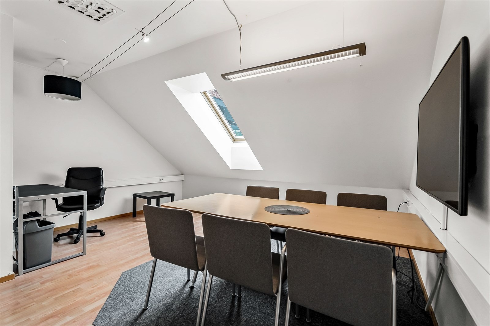 I 4. etasje har vi et lite kontorlokale ledig Galleribilde