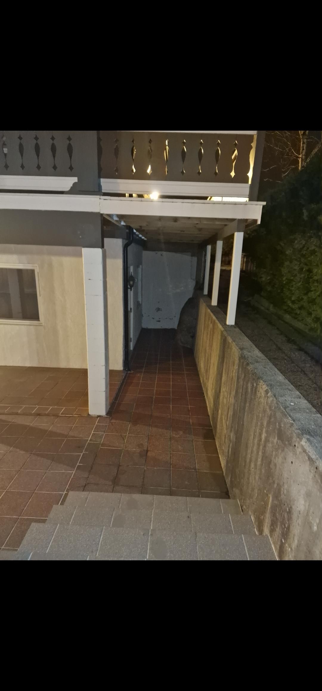 Egen inngang. Galleribilde