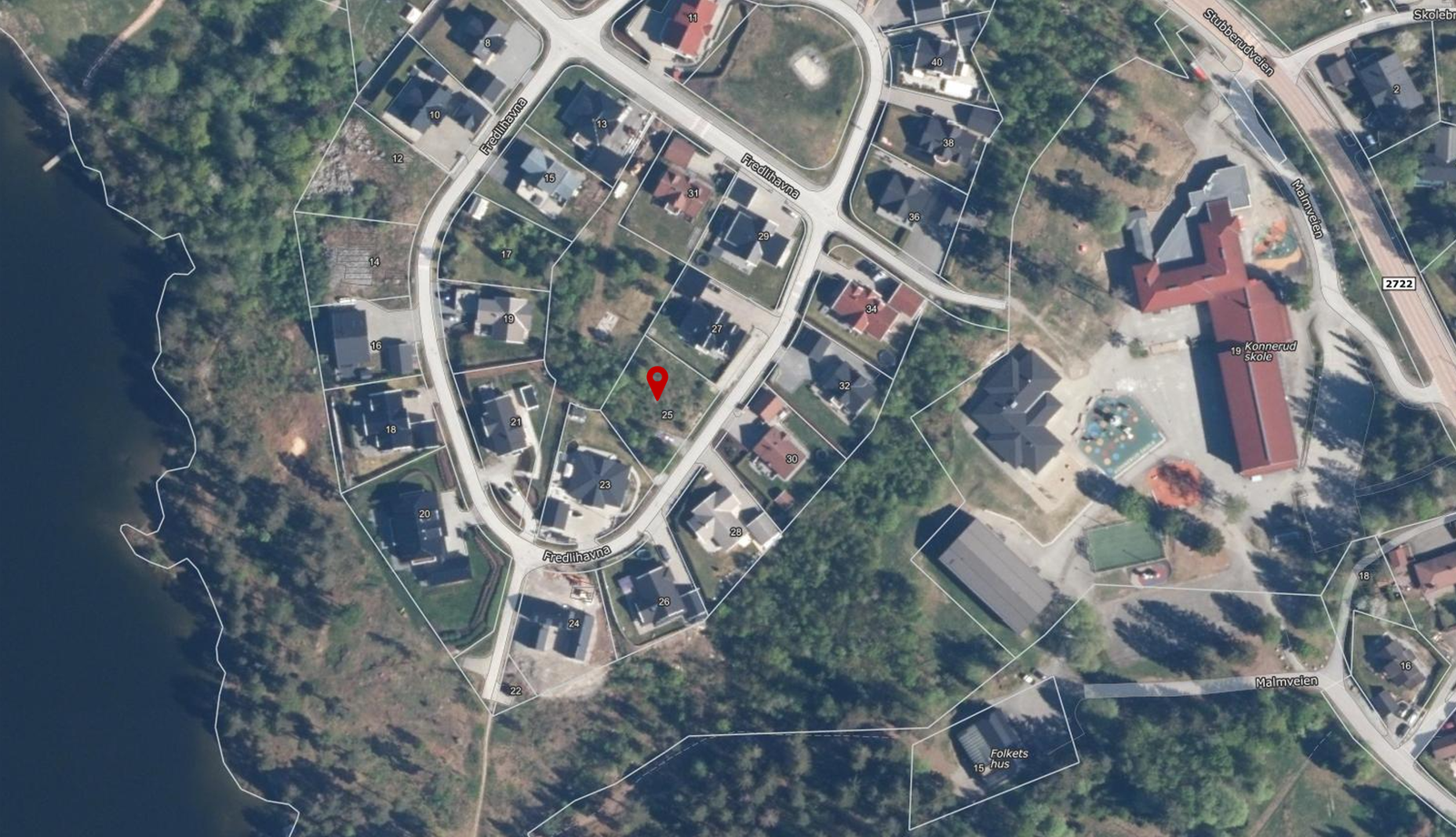 Kort vei både til barneskole og til badeplass Galleribilde