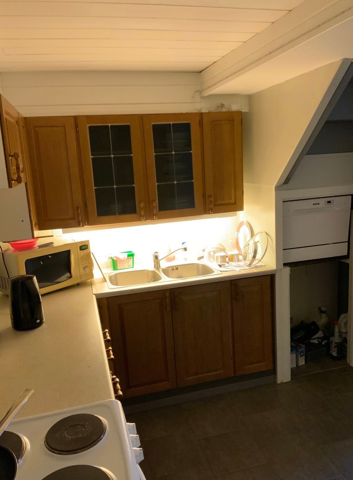 Kjøkken i underetasjen. Oppvaskmaskin i alle bofellesskap Galleribilde