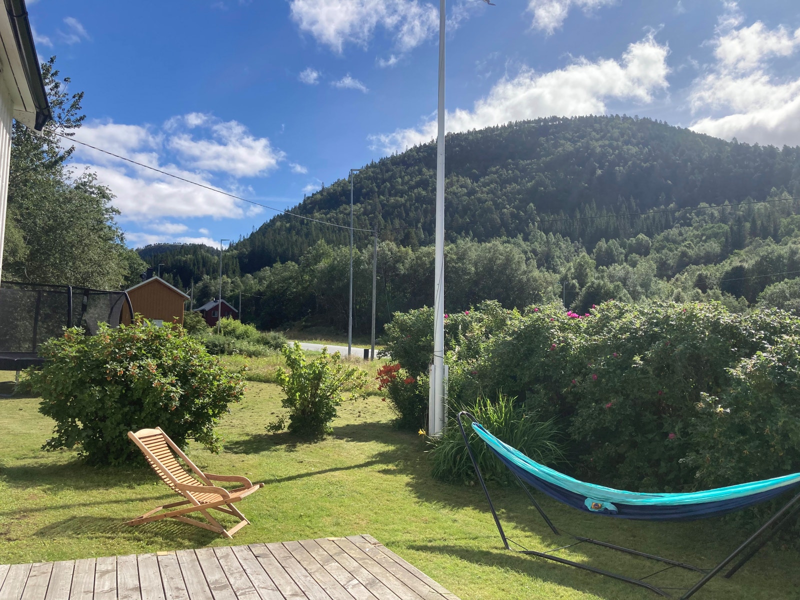 Flott hage med muligheter for å dyrke egne grønnsaker. Galleribilde