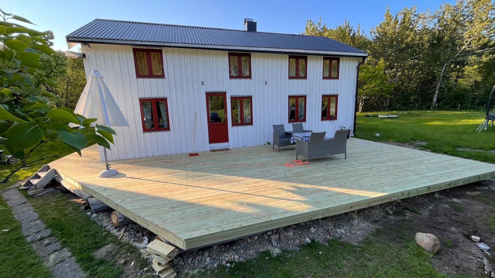 Ny veranda bygget sommeren 2023. Galleribilde