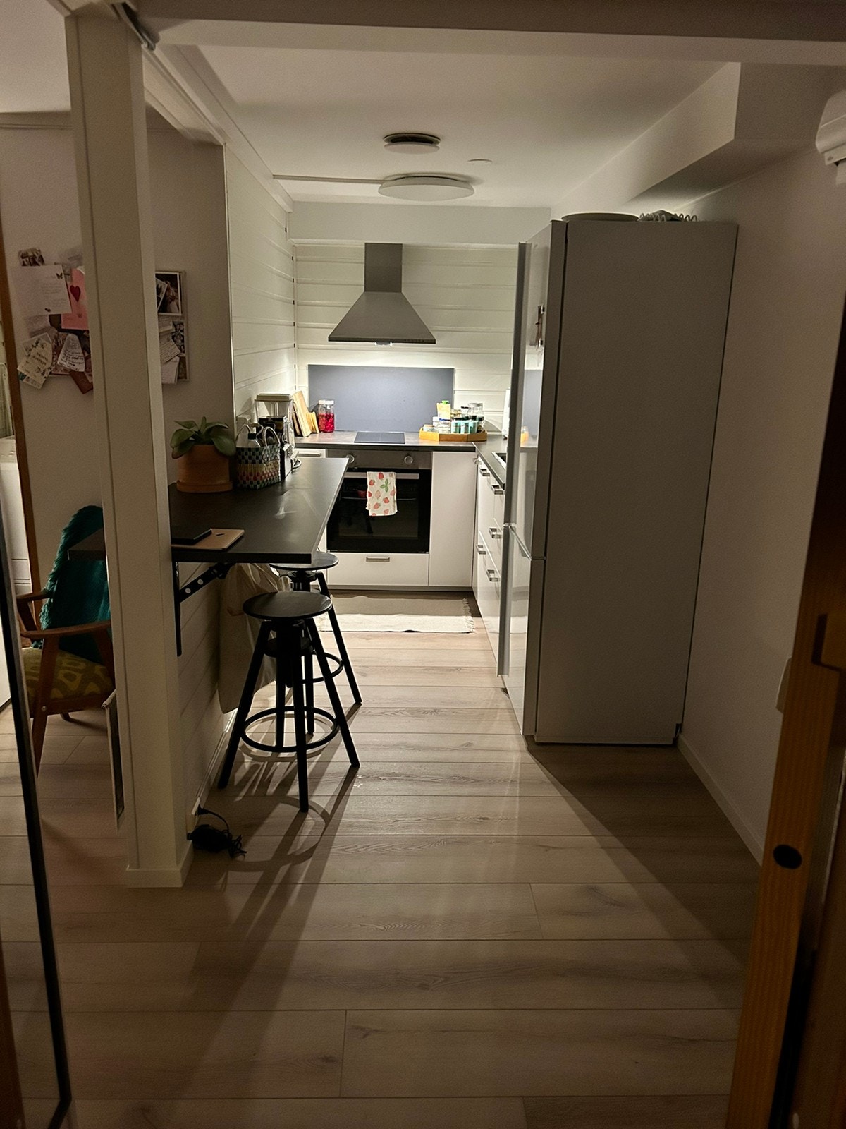 Kjøkken med noe spiseplass Galleribilde