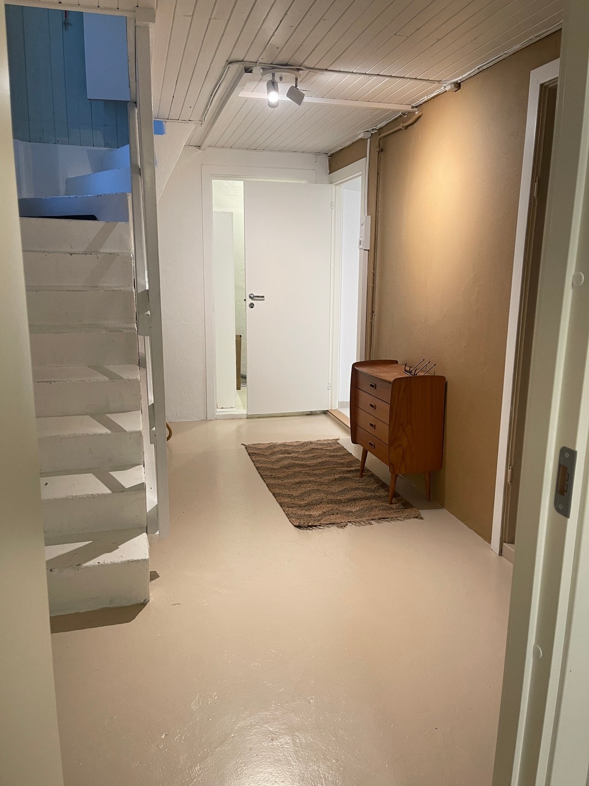 Romslig gang Galleribilde