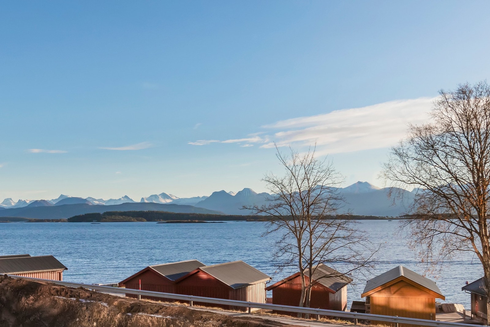 Utsikten fra stue og kjøkken er nydelig Galleribilde