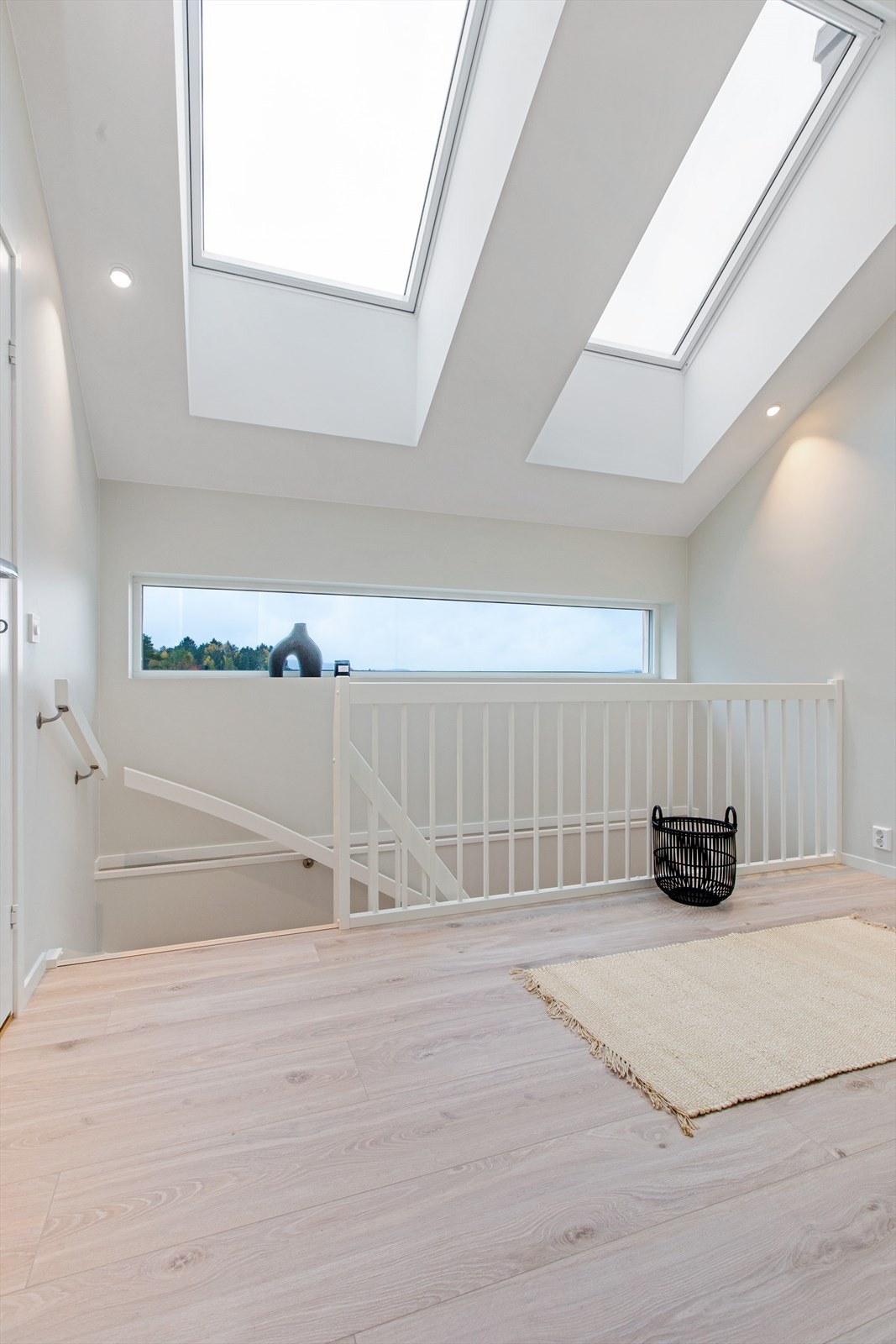 I 2. etasje i boligen er det en gang som evt. kan benyttes til en liten tv stue. Galleribilde