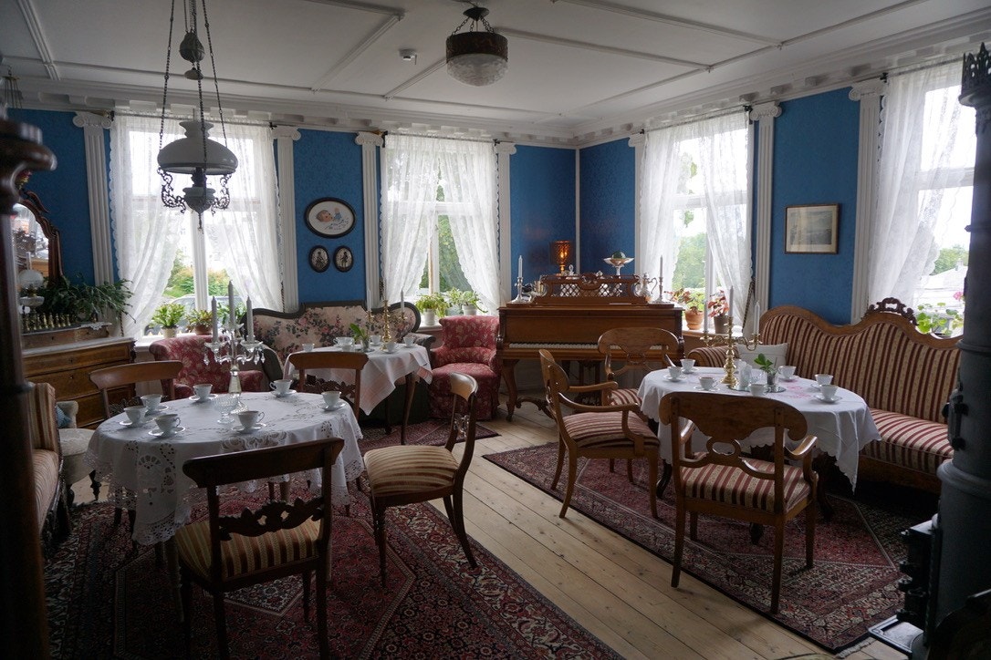 Blåstua dekket til kaffe Galleribilde