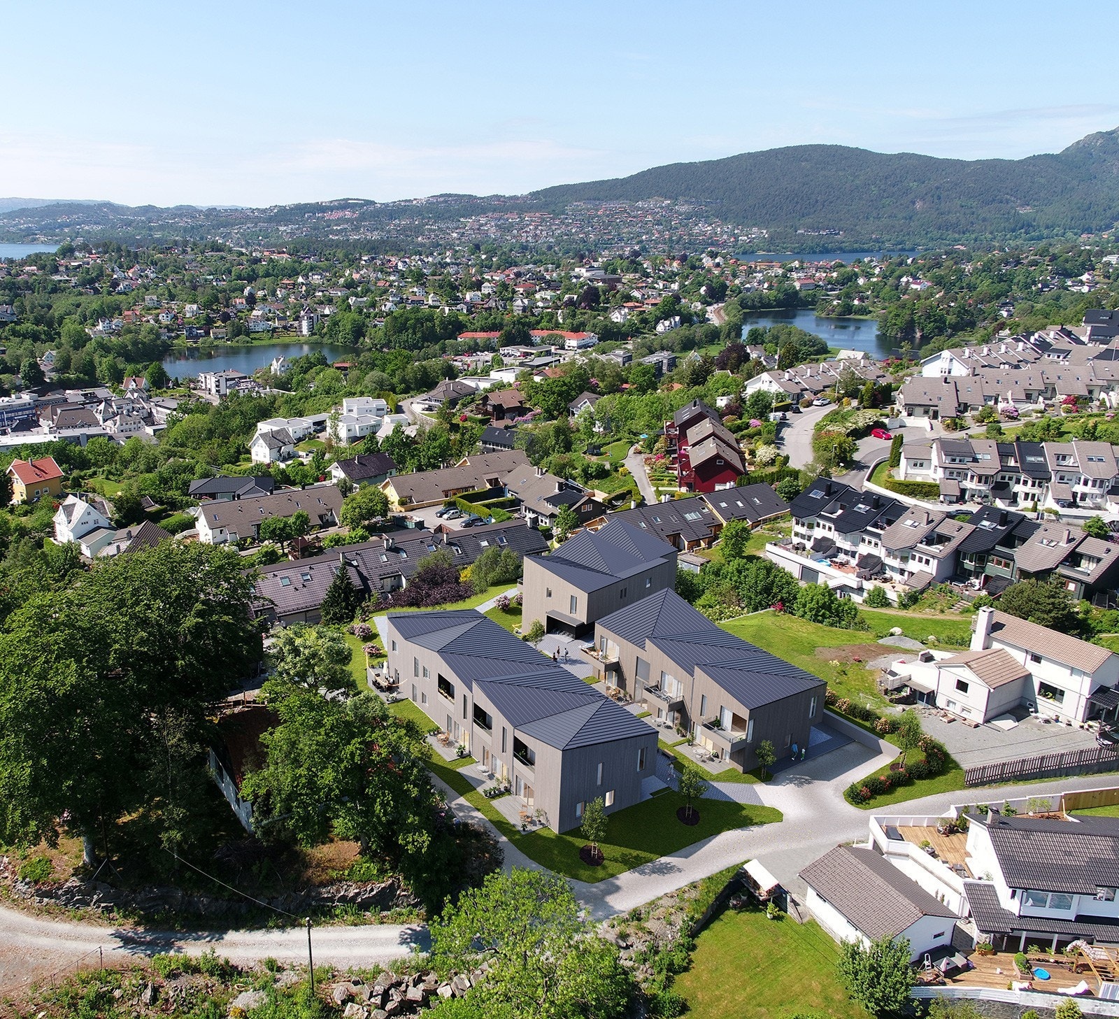 I Midtunhaugen 72A bor du/dere fredelig i et etablert nabolag med lett tilgang til alt en trenger i hverdagen. Galleribilde