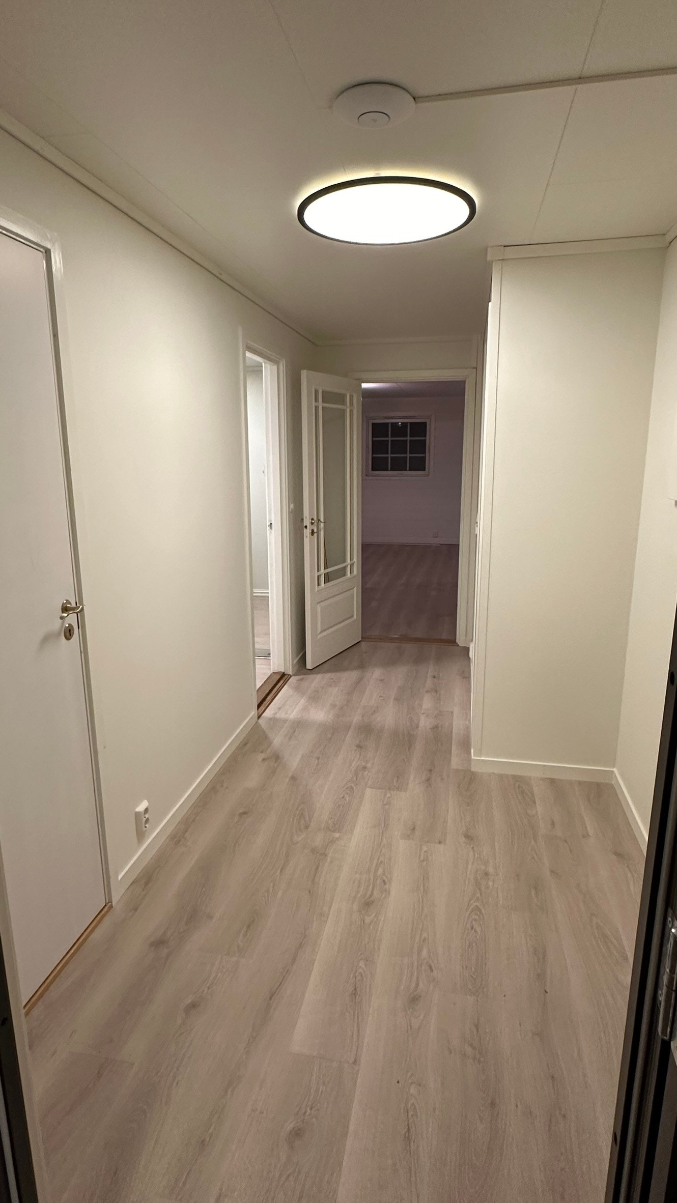 Gang, fra inngangsdør mot stue Galleribilde