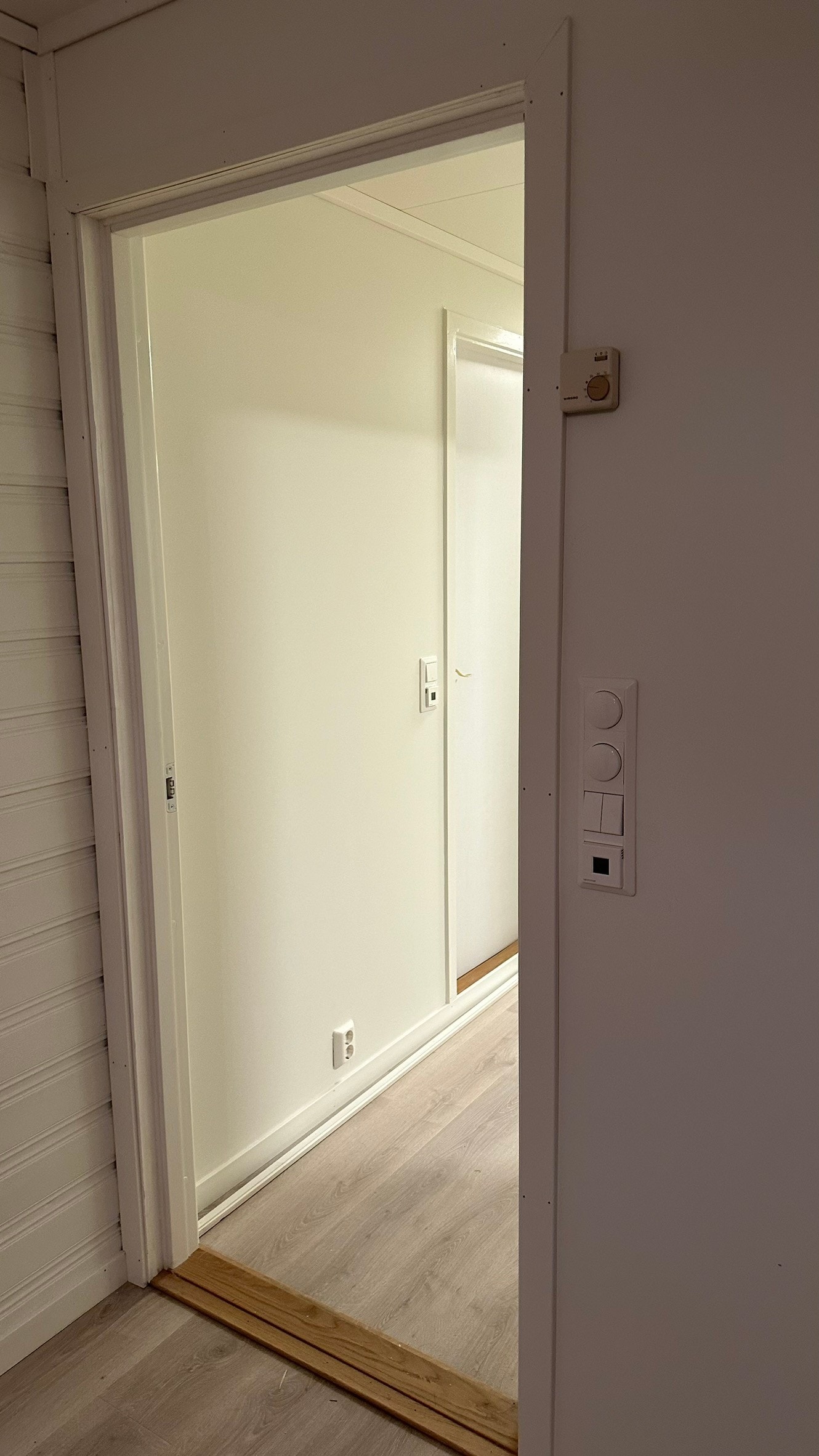Stue har delvis vannbåren gulvvarme og delvis varmekabel Galleribilde