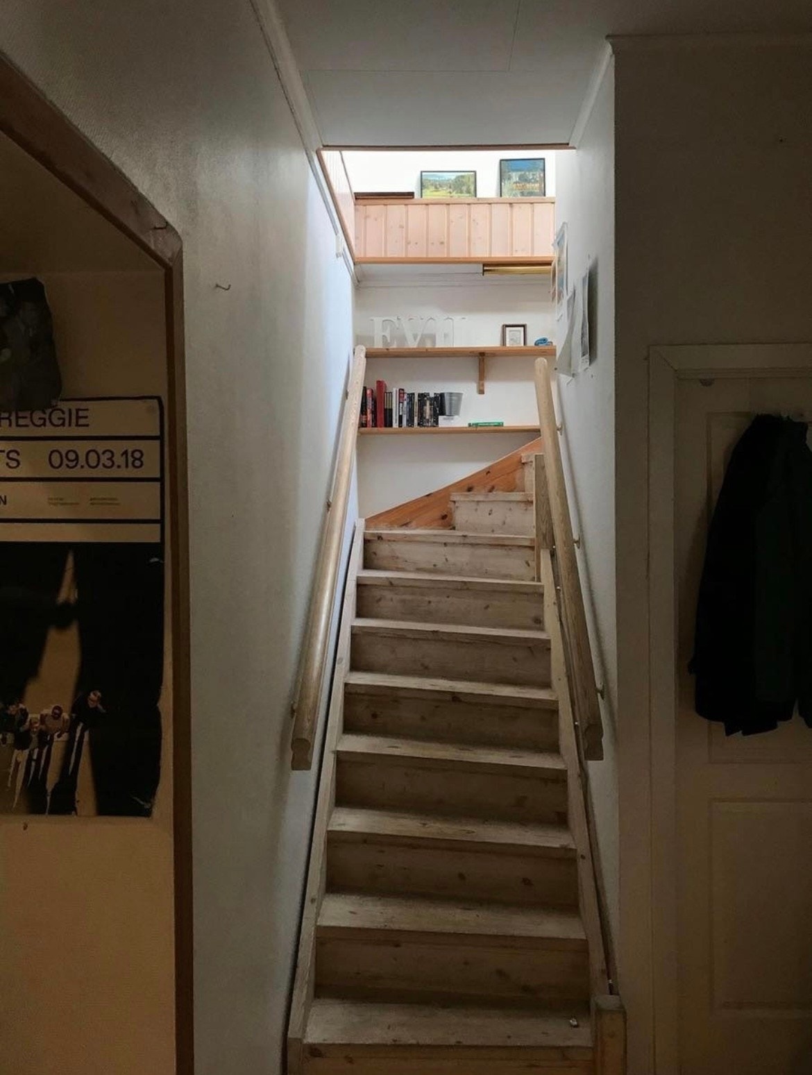 Trapp opp til 2-etasje Galleribilde