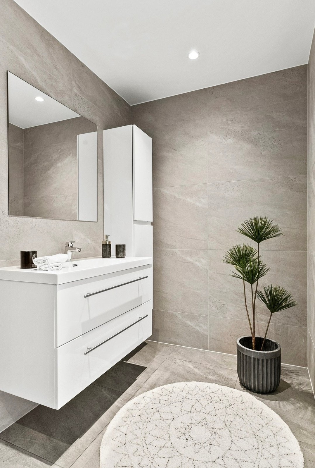 Hovedbad med dusj og toalett Galleribilde