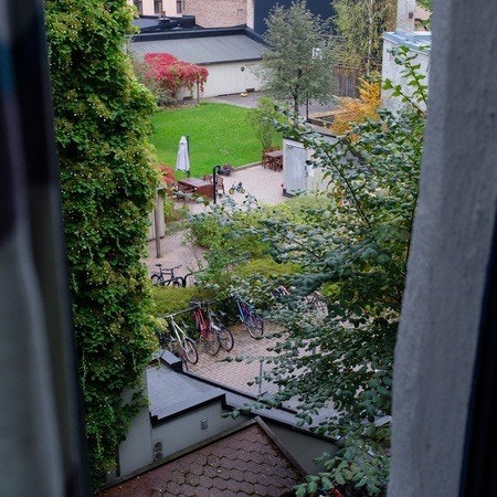 Bakgården Galleribilde