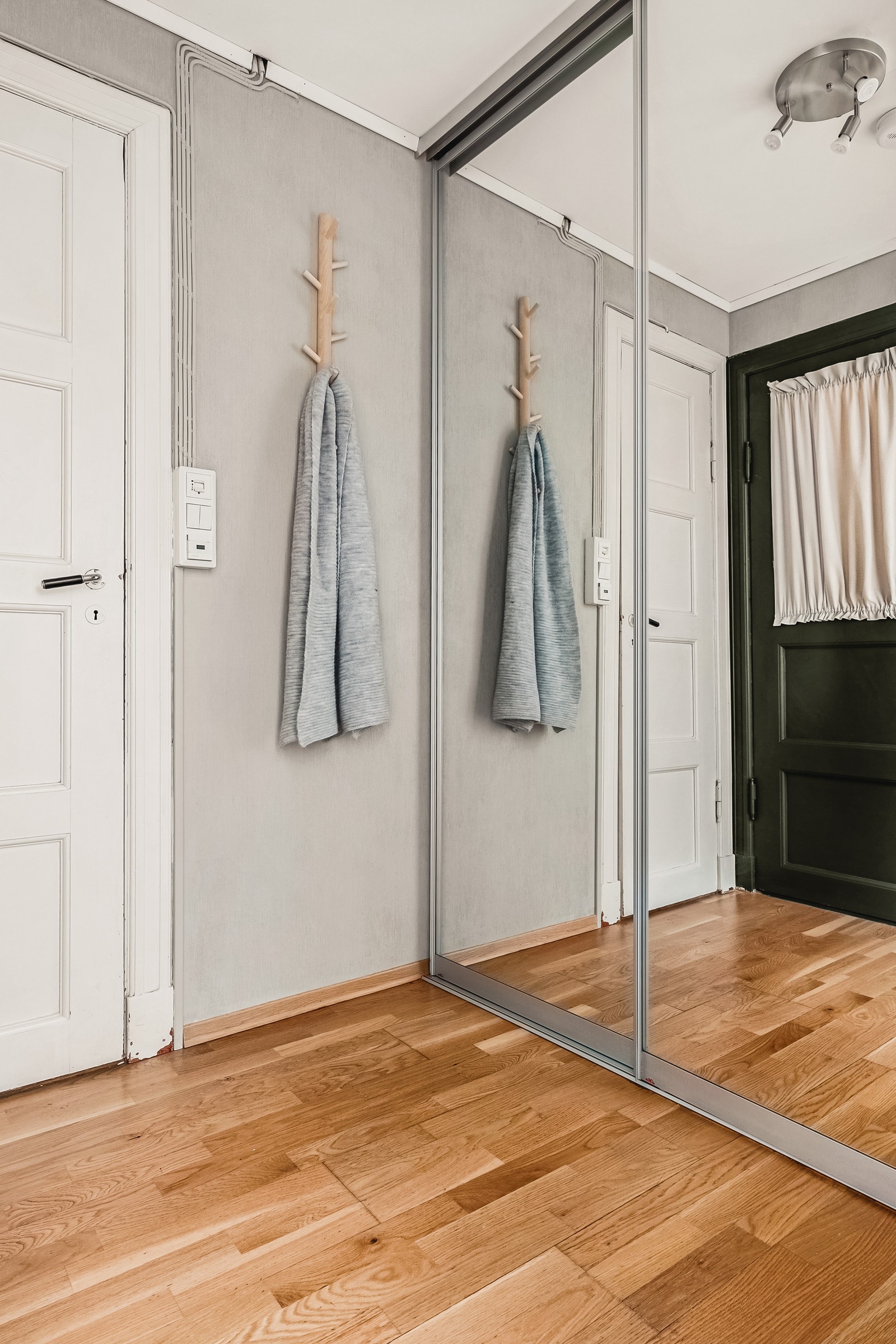 Garderobe gang Galleribilde