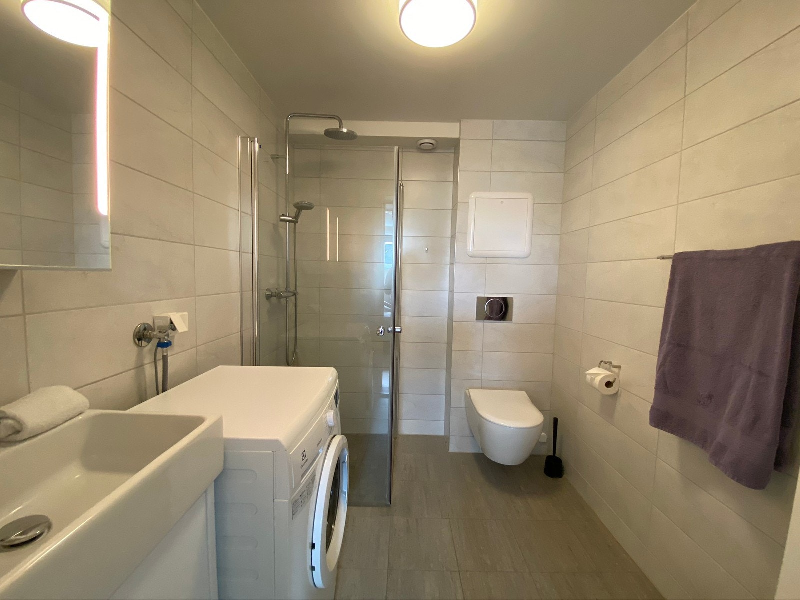 Bad med vaskemaskin. Varm i gulv Galleribilde