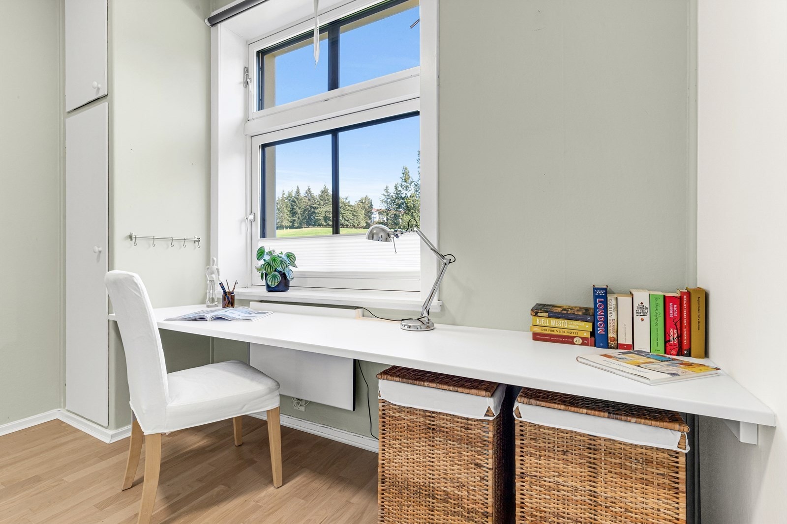 Soverom 2. Svært hyggelig utsikt. Galleribilde