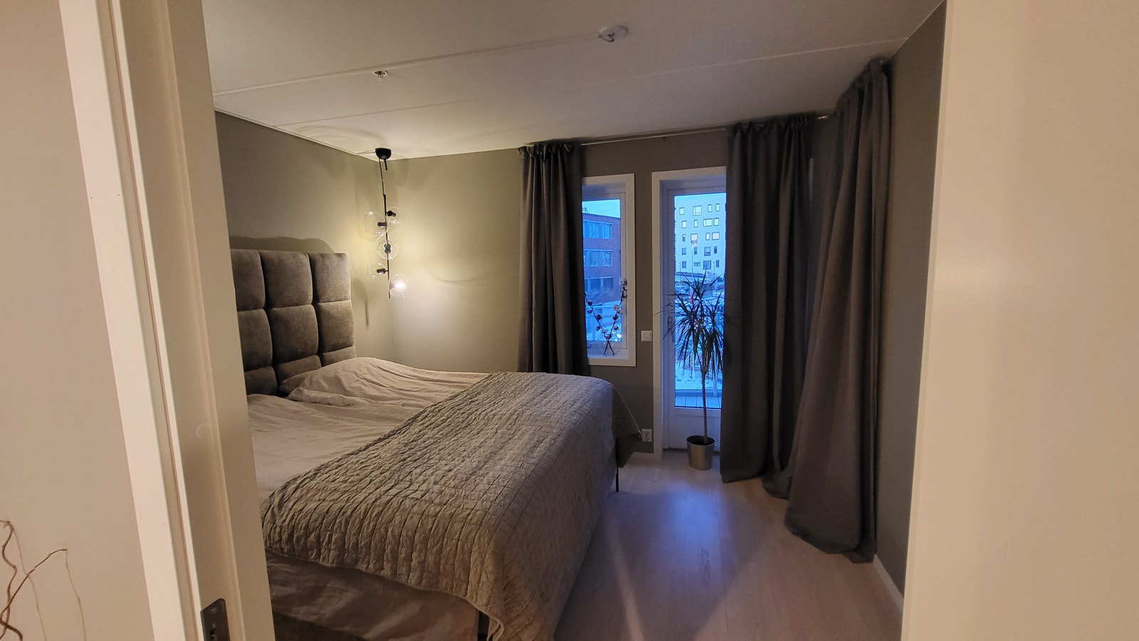 Hovedsoverom med plass til dobbeltseng Galleribilde