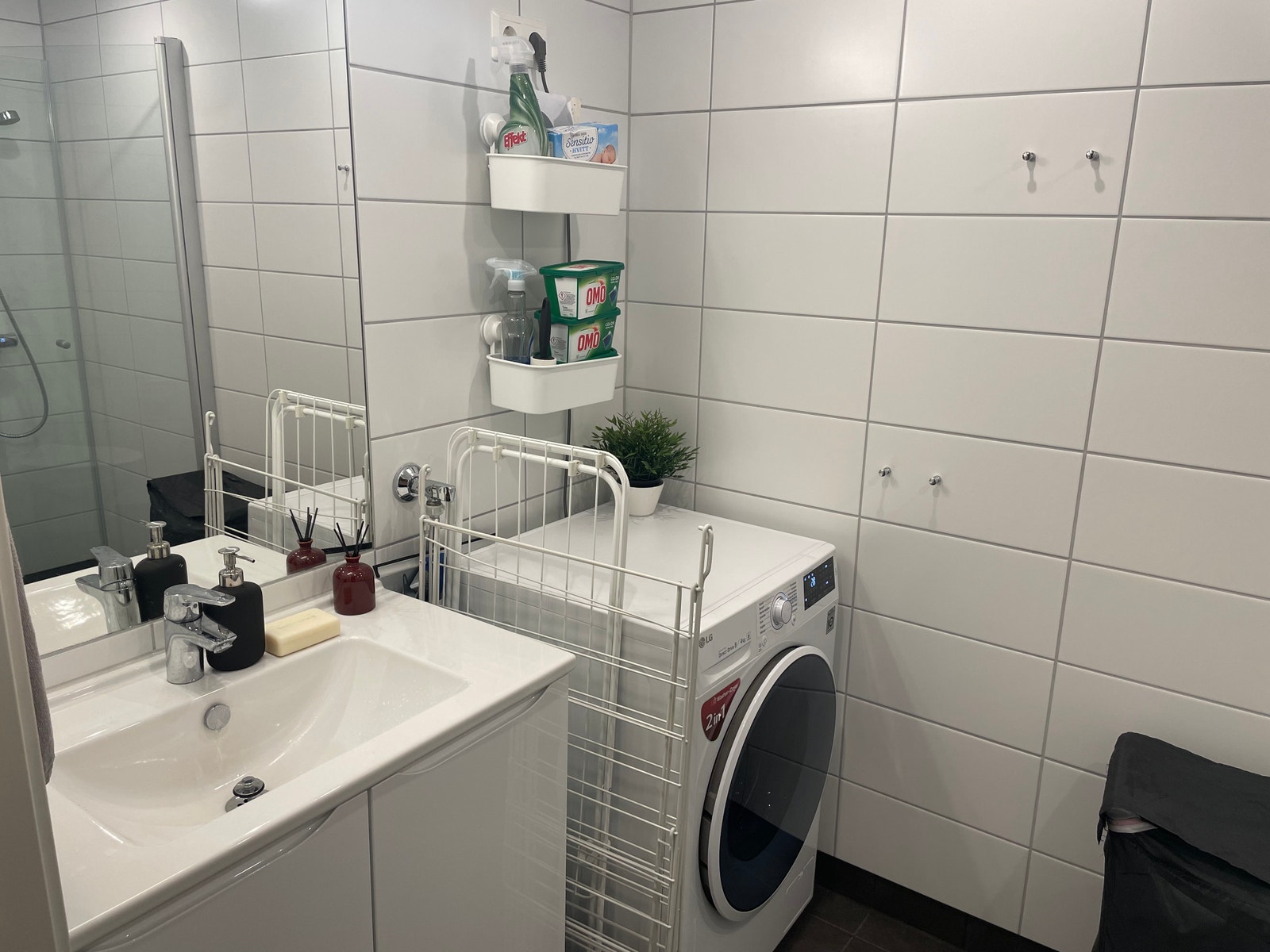 Bad med vaskemaskin Galleribilde