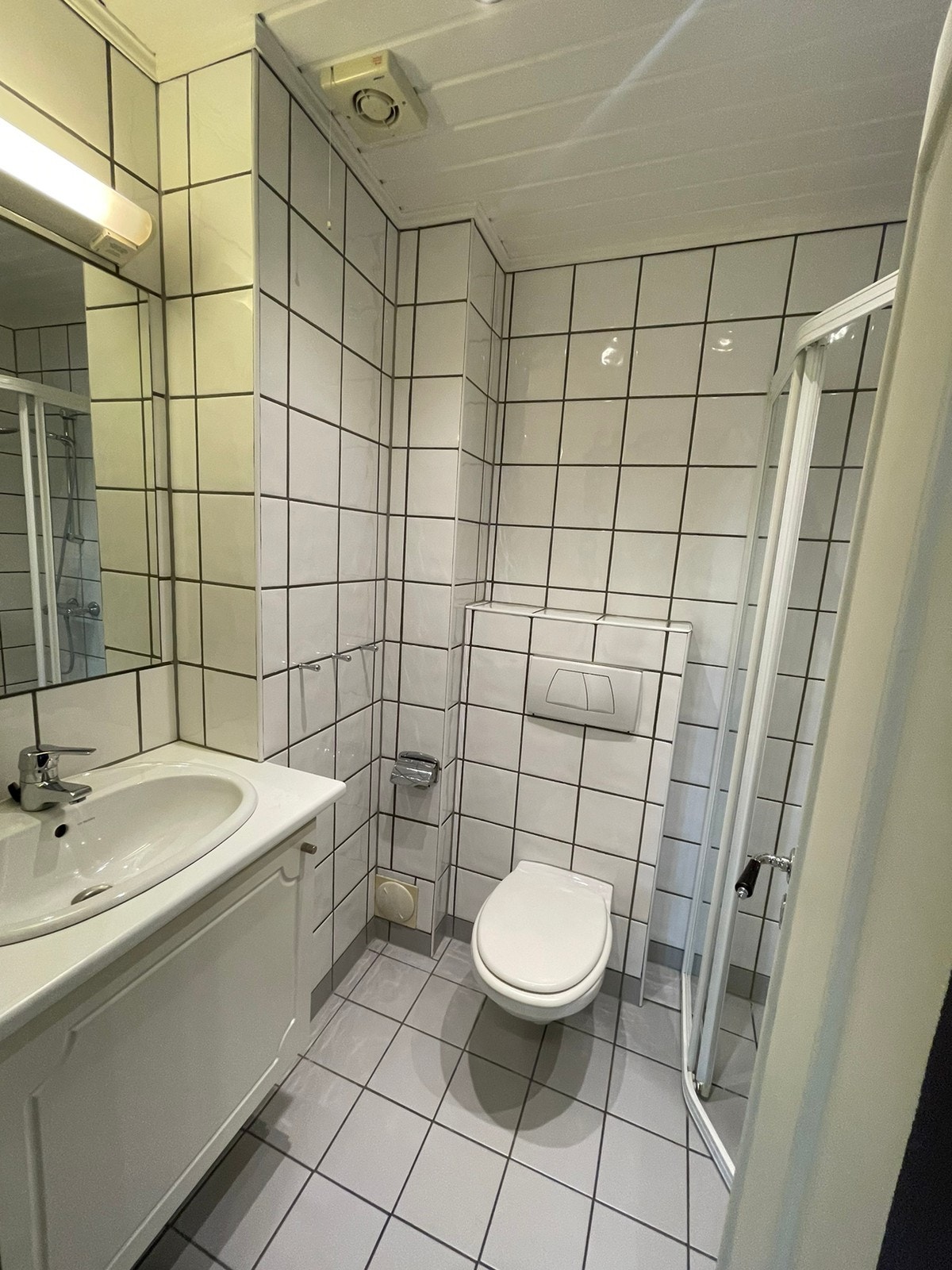 Bad med vaskemaskin Galleribilde