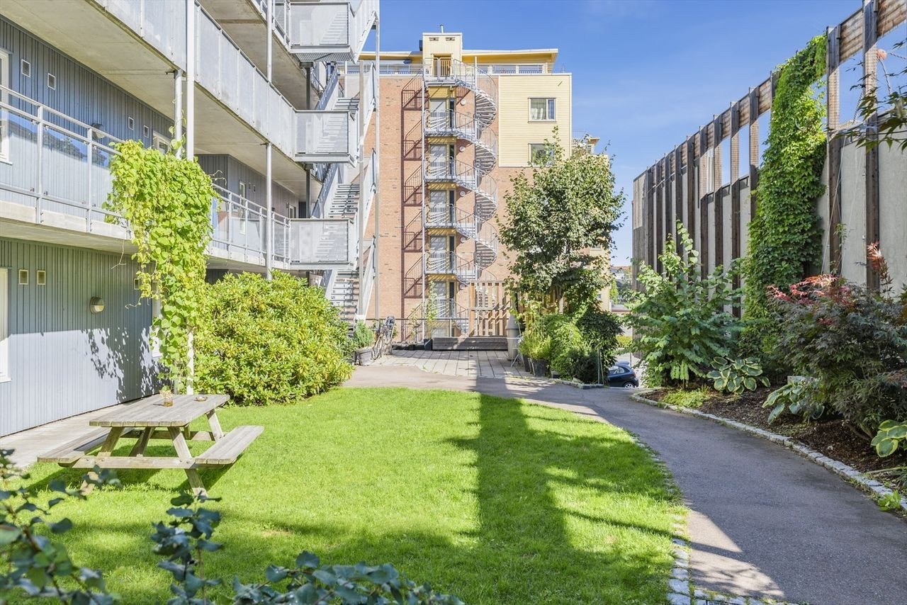 Bakgård Galleribilde