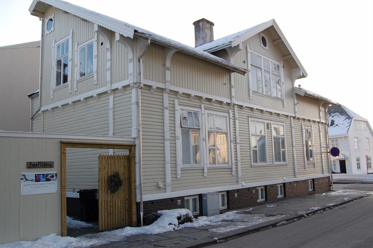 Front på huset mot byparken. Galleribilde