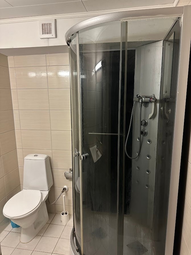 Bad med dusjkabinett Galleribilde