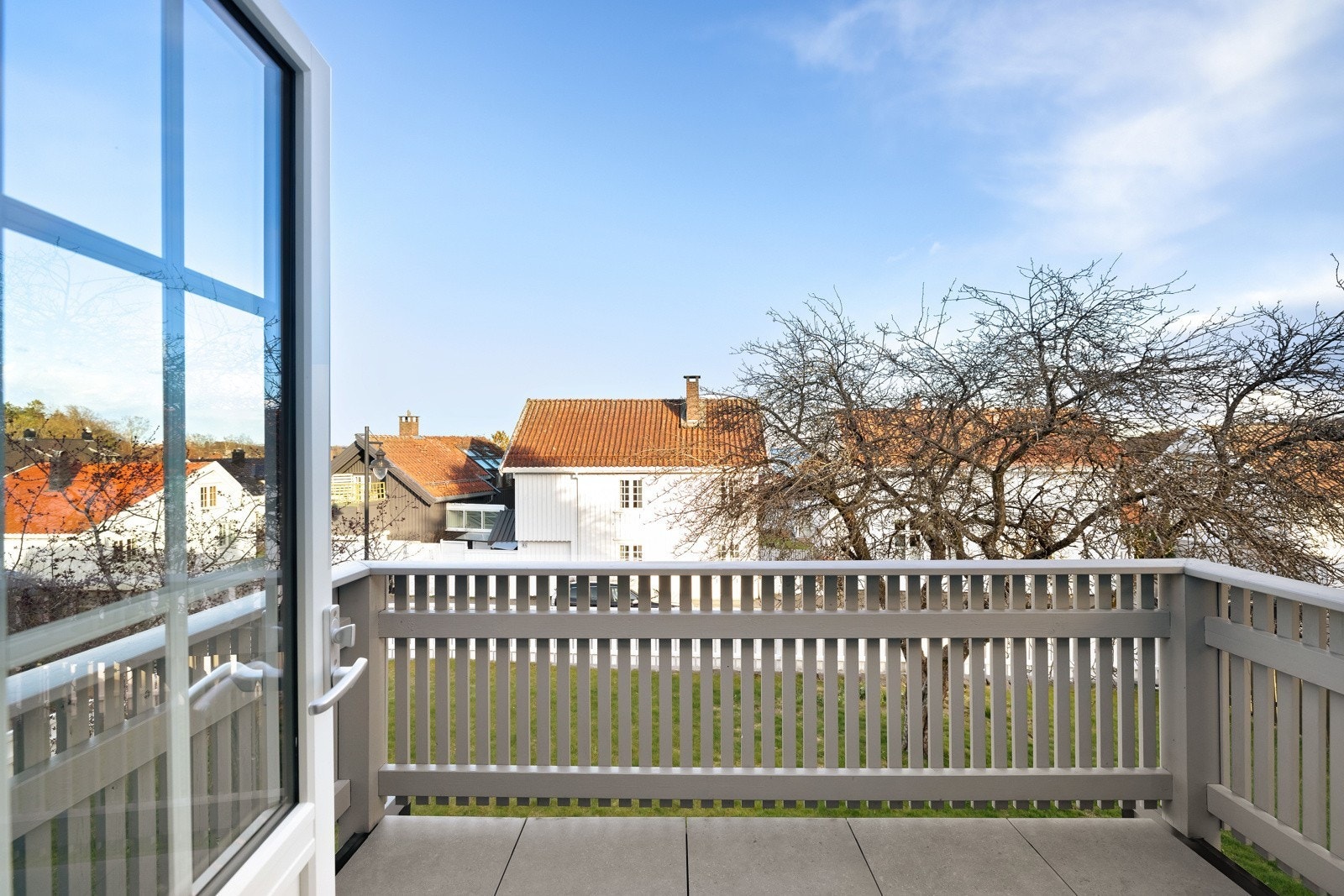Hyggelig altan i sør med morgensol Galleribilde
