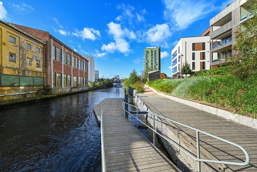 På verket har du byfjorden som nærmeste nabo, og kort vei til alt. Galleribilde