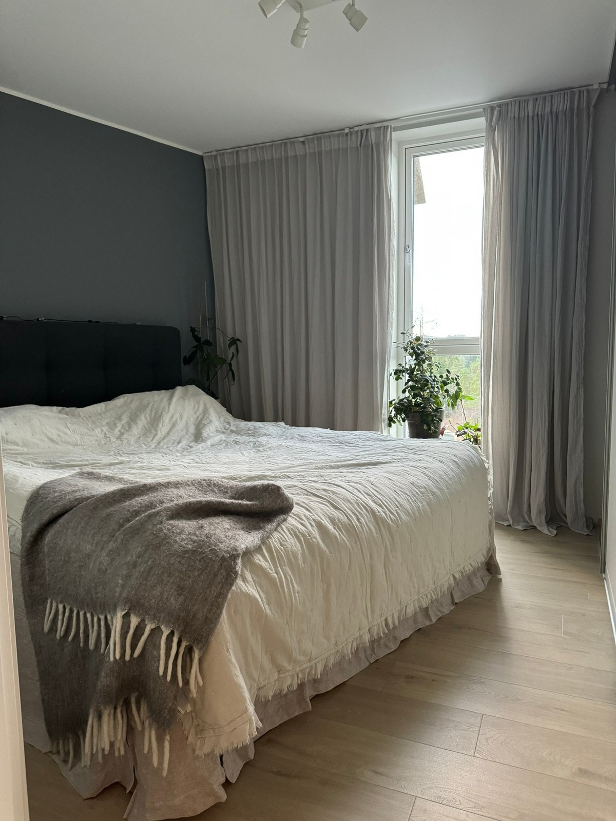 Hovedsoverom med skyvedørsgarderobe Galleribilde