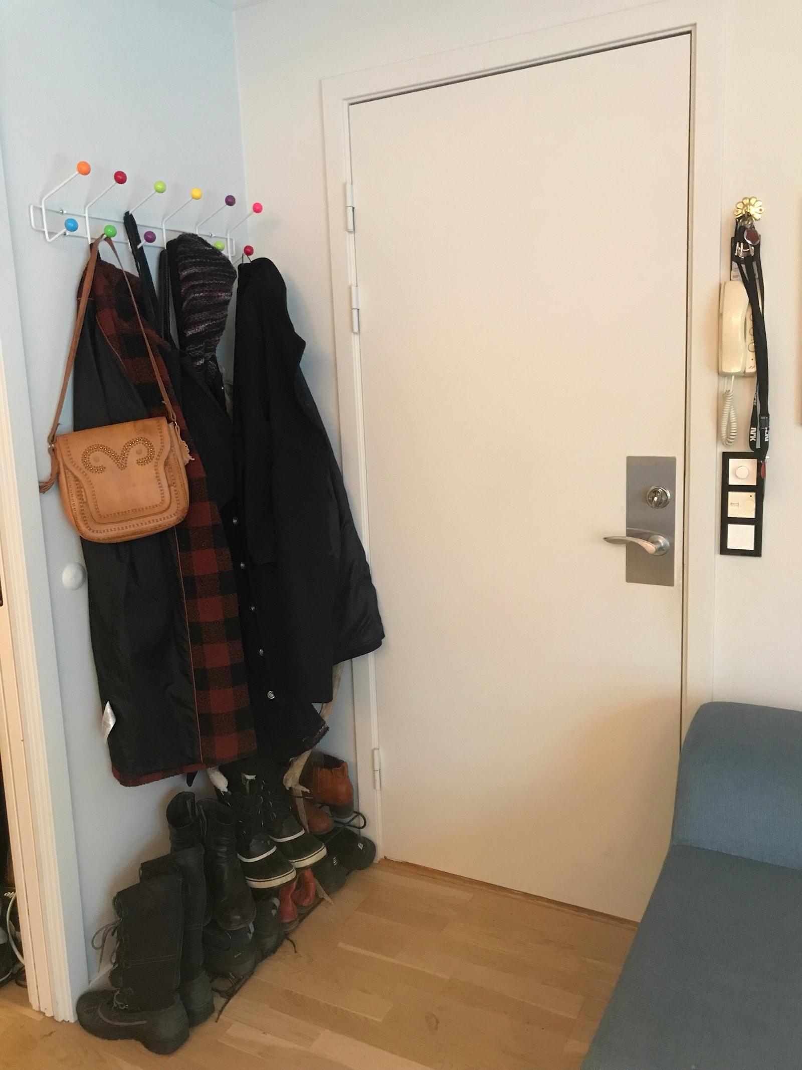 Dør ut mot entréen. Galleribilde