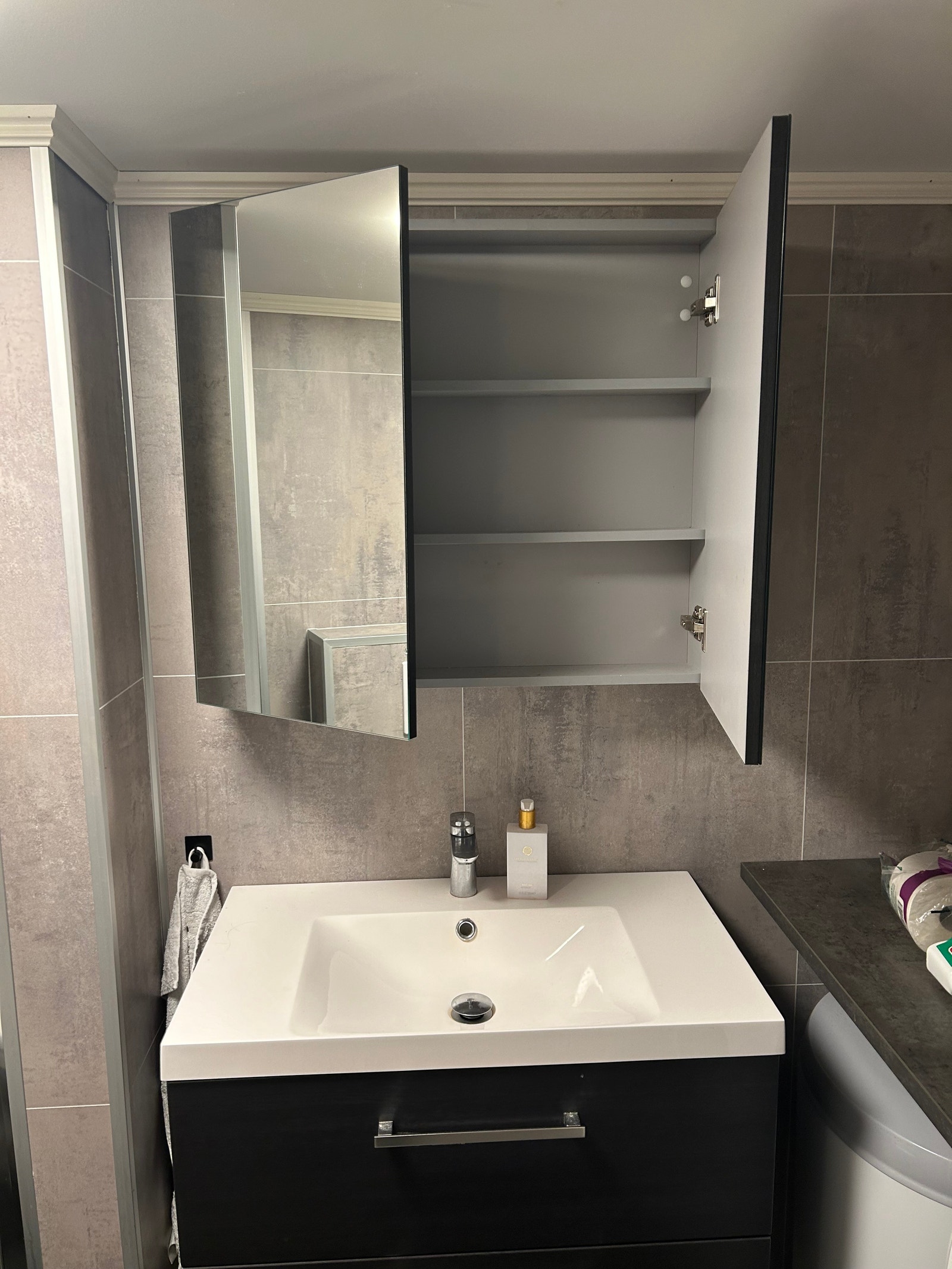 Speil og skap Galleribilde