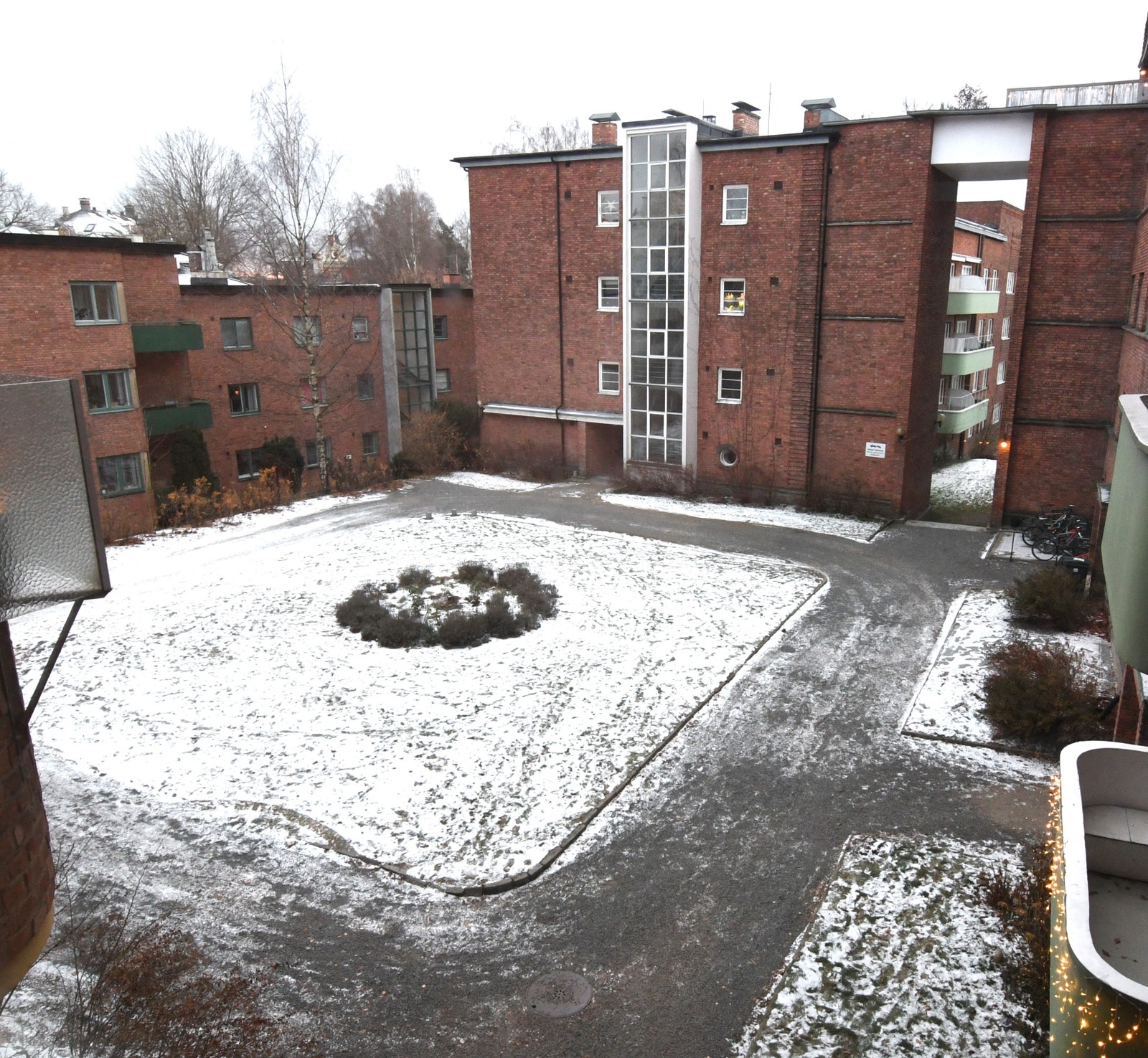 31-utsikt sydover fra stuen til bakgården Galleribilde