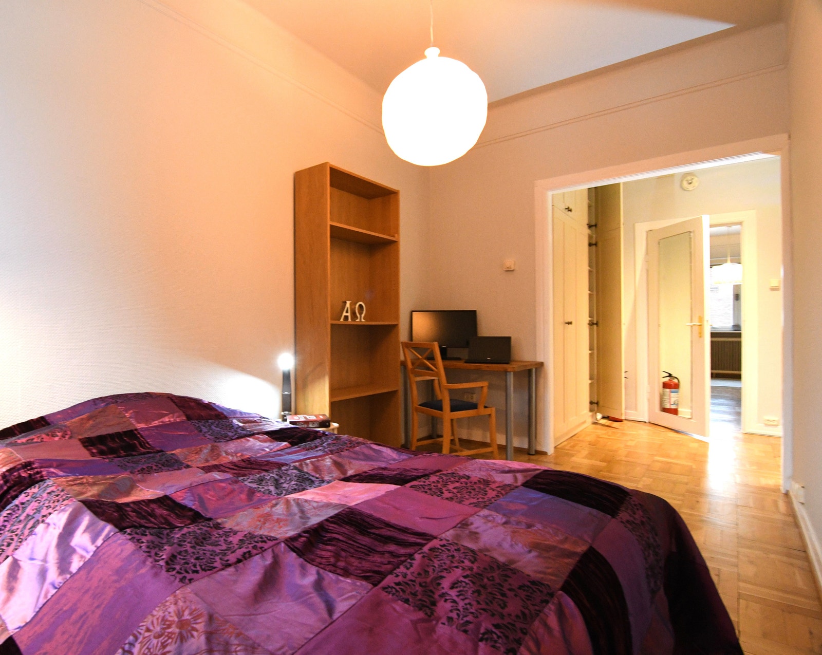 25-stor garderobe mot stuen Galleribilde