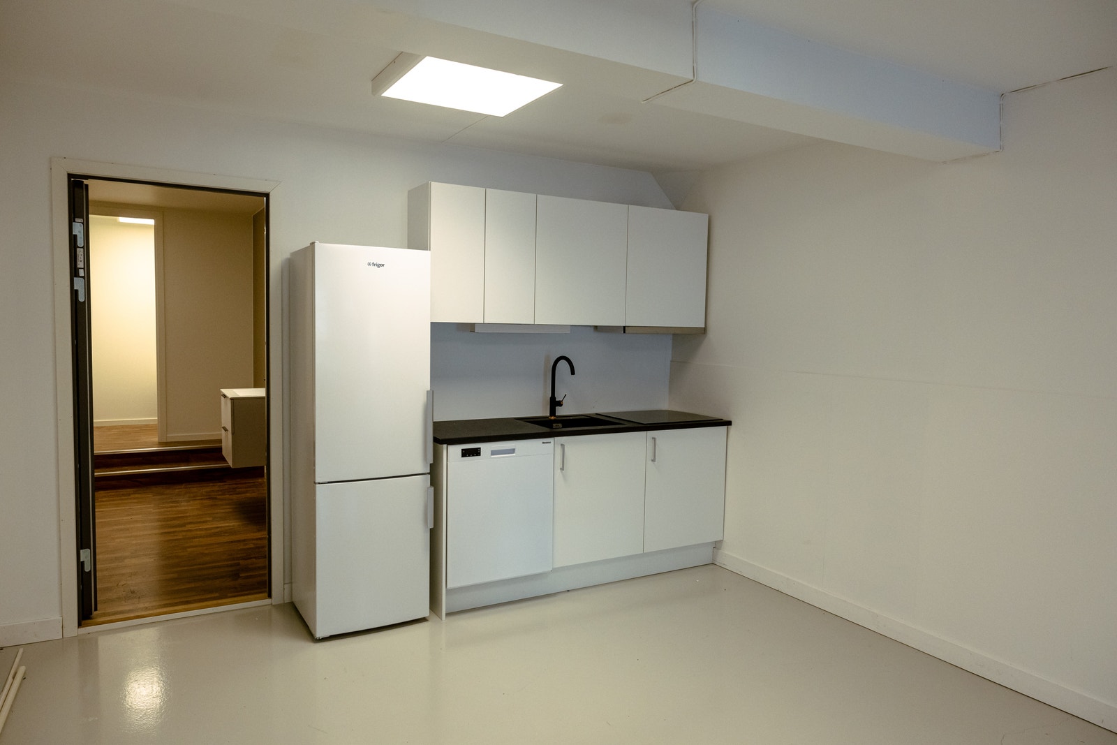 Spiserom/møterom m/kjøkken Galleribilde